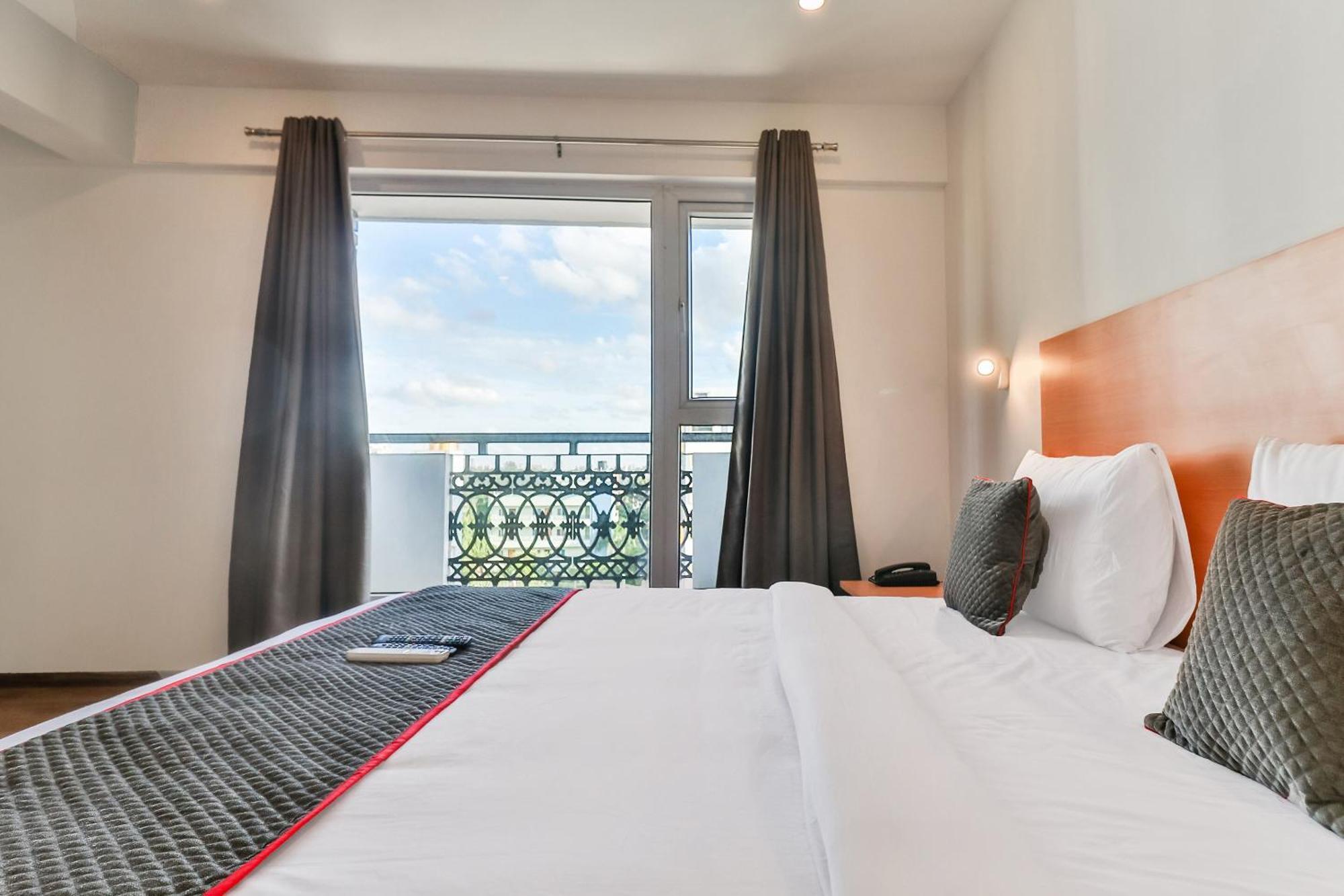 Super Townhouse Reva College University Yelahanka Экстерьер фото