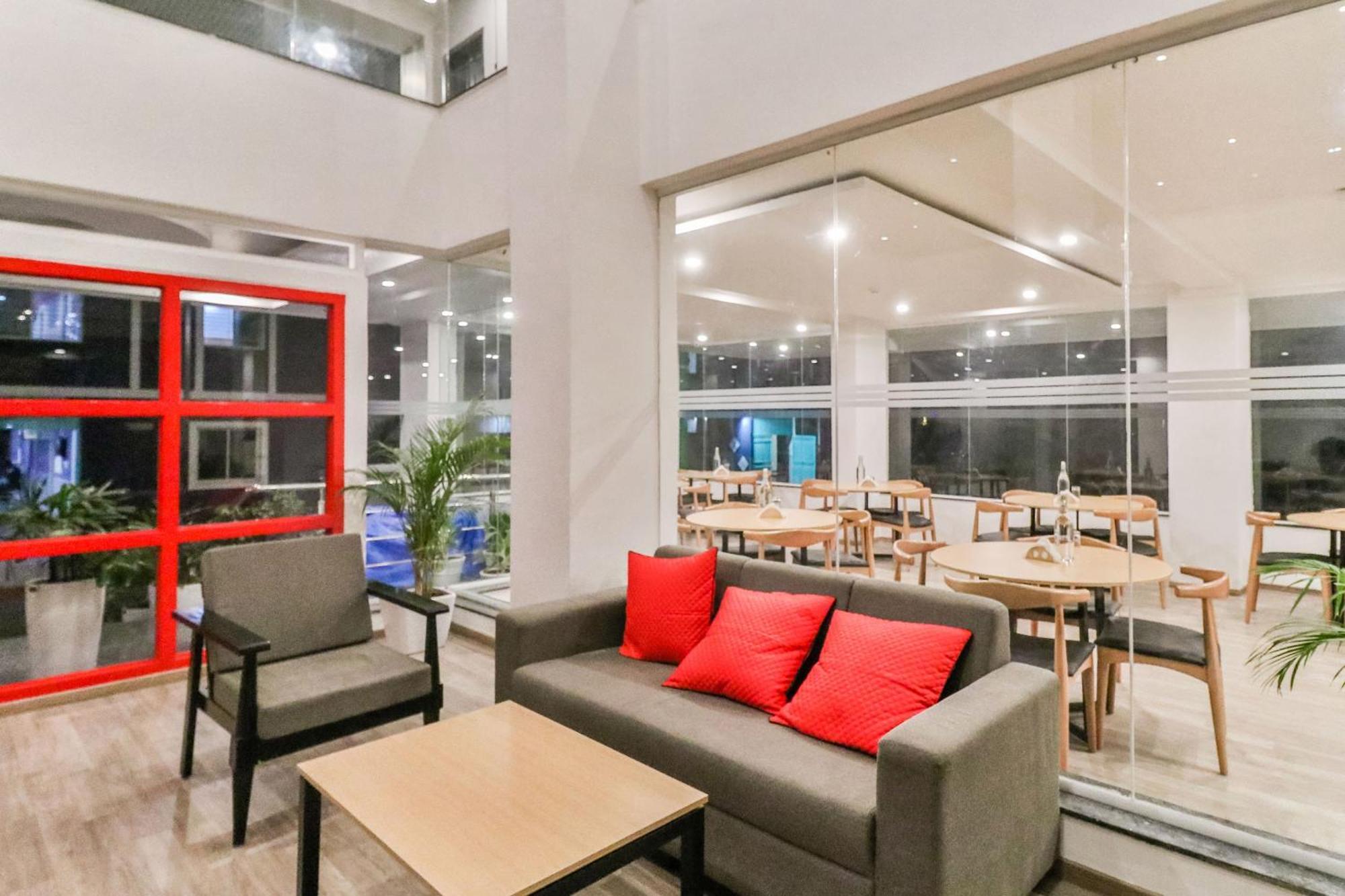 Super Townhouse Reva College University Yelahanka Экстерьер фото