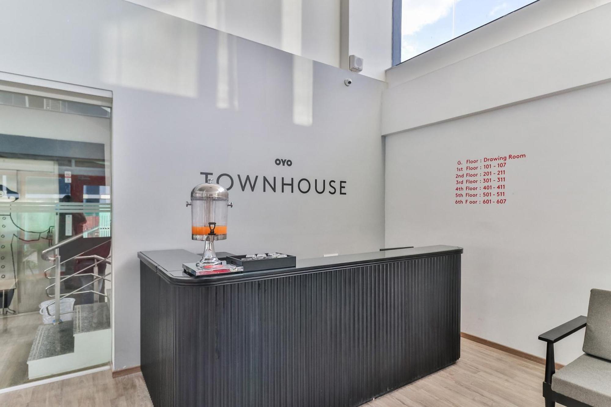 Super Townhouse Reva College University Yelahanka Экстерьер фото
