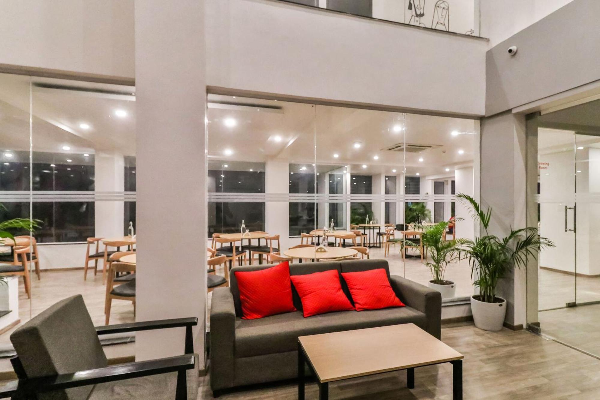 Super Townhouse Reva College University Yelahanka Экстерьер фото