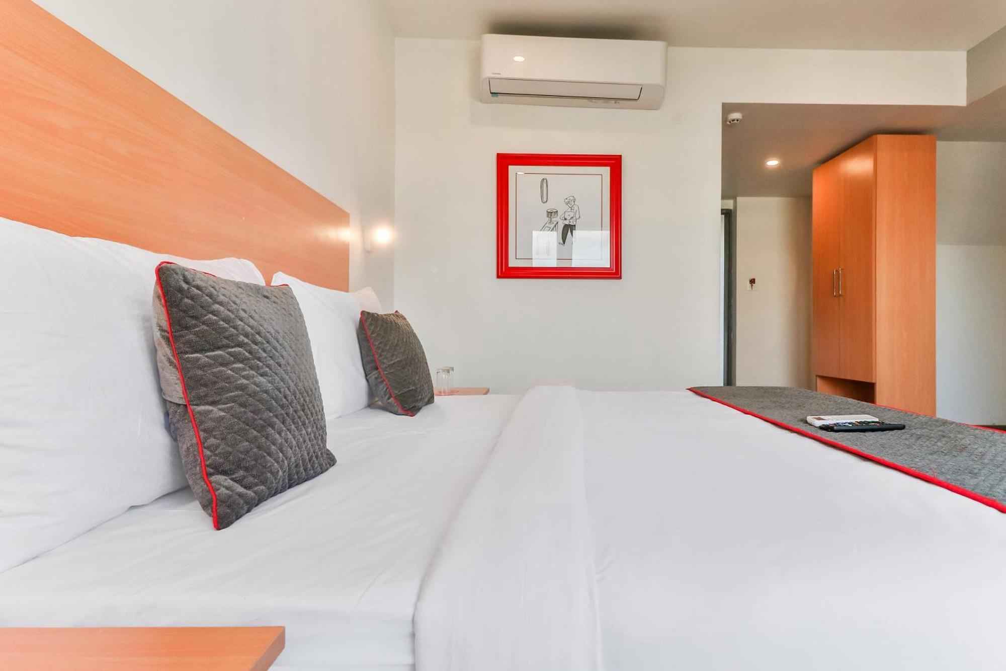 Super Townhouse Reva College University Yelahanka Экстерьер фото